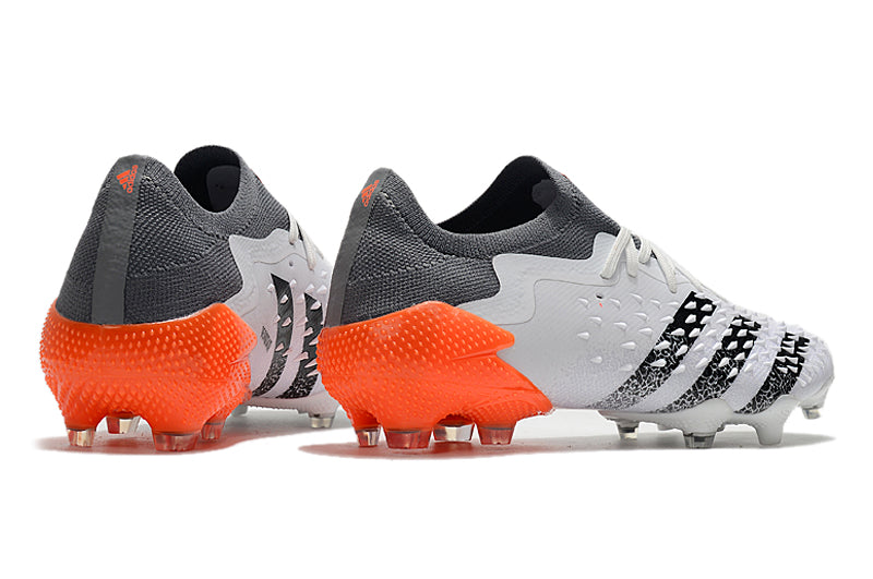 Chuteira Adidas Predator Freak.1 Low FG - Campo